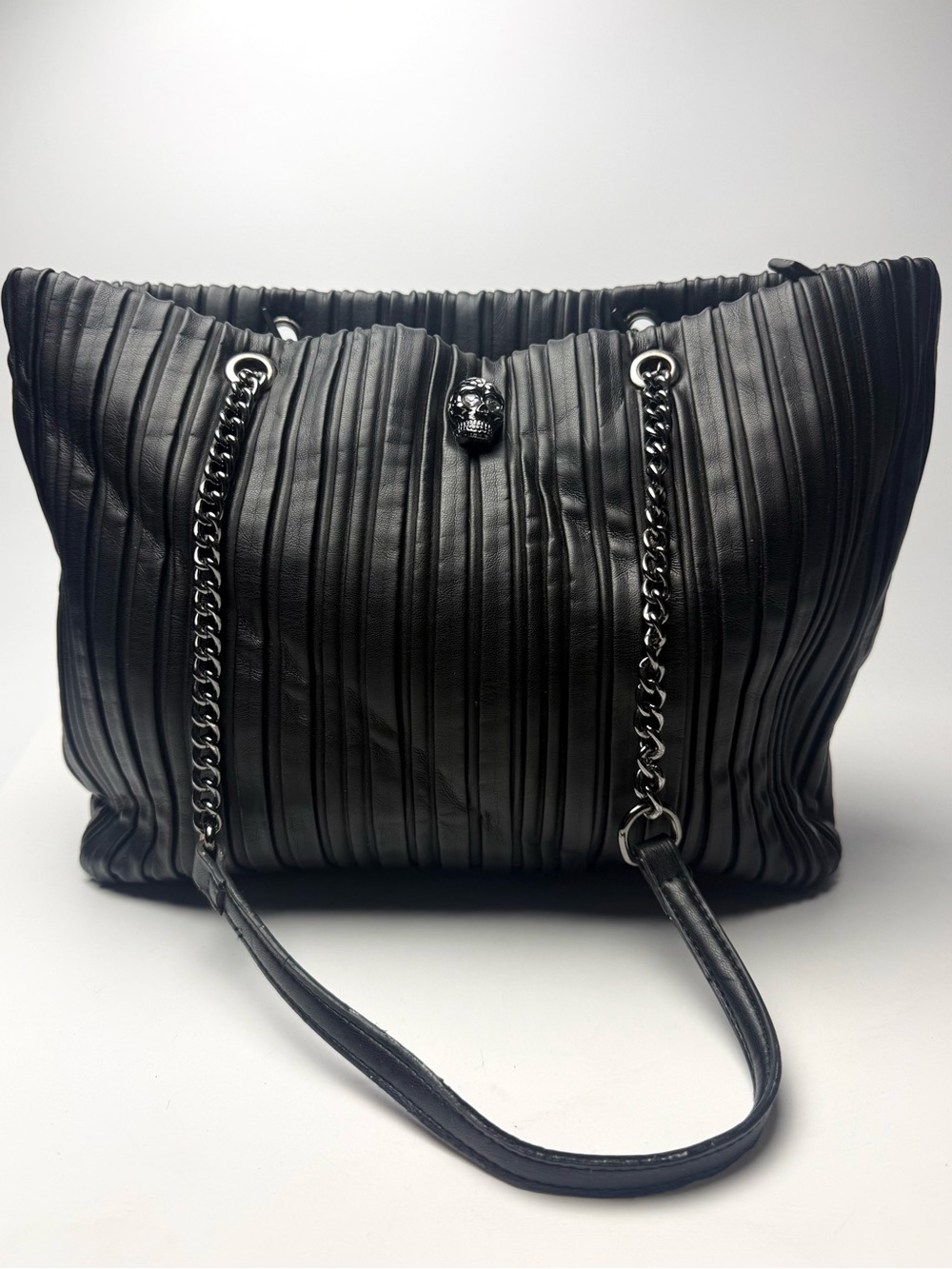 Betsey Johnson Black Quilted Skull Shoulder Bag Purse Tote Preowned